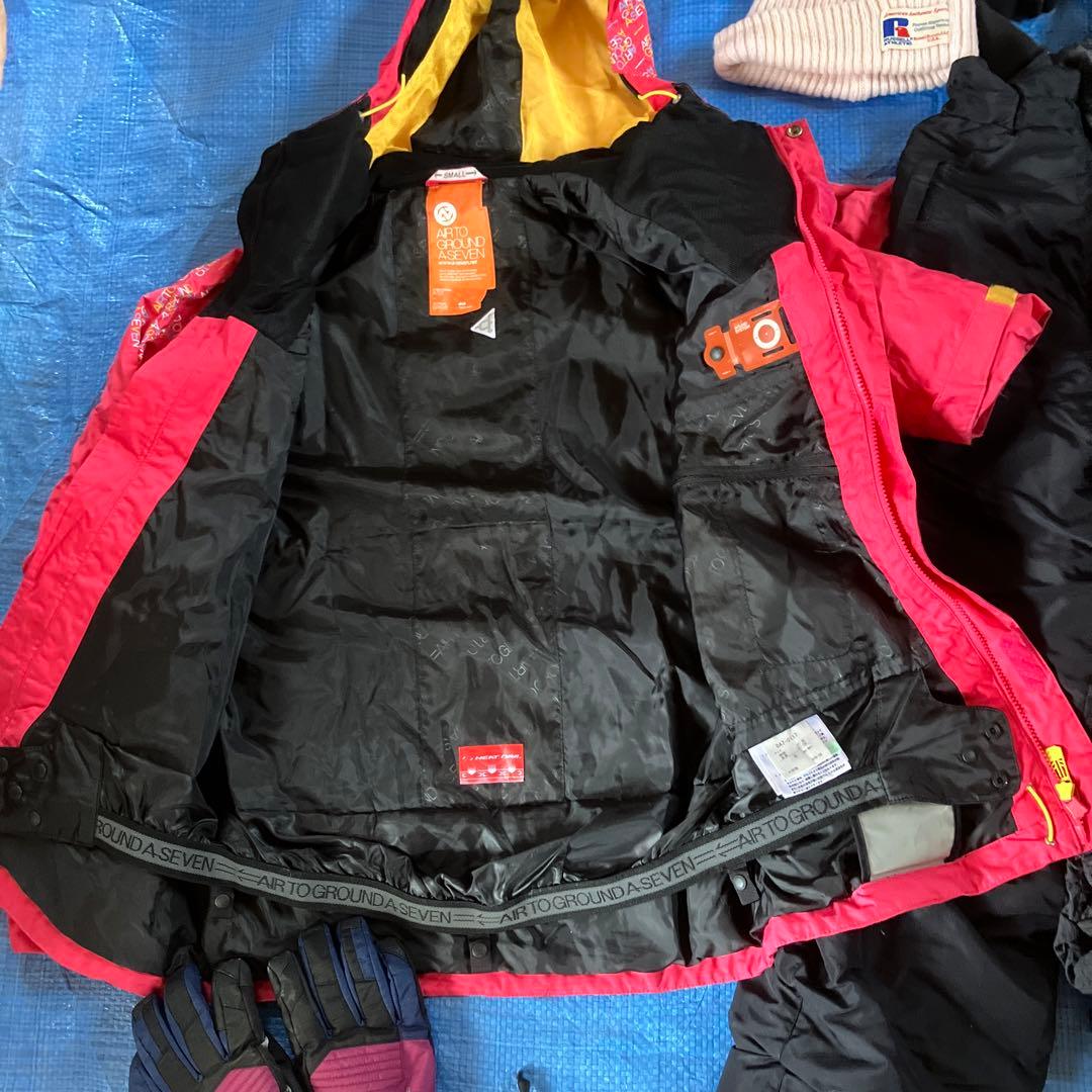 スキーウェアセット 赤ジャケット 黒パンツ １６０・帽子・手袋セット