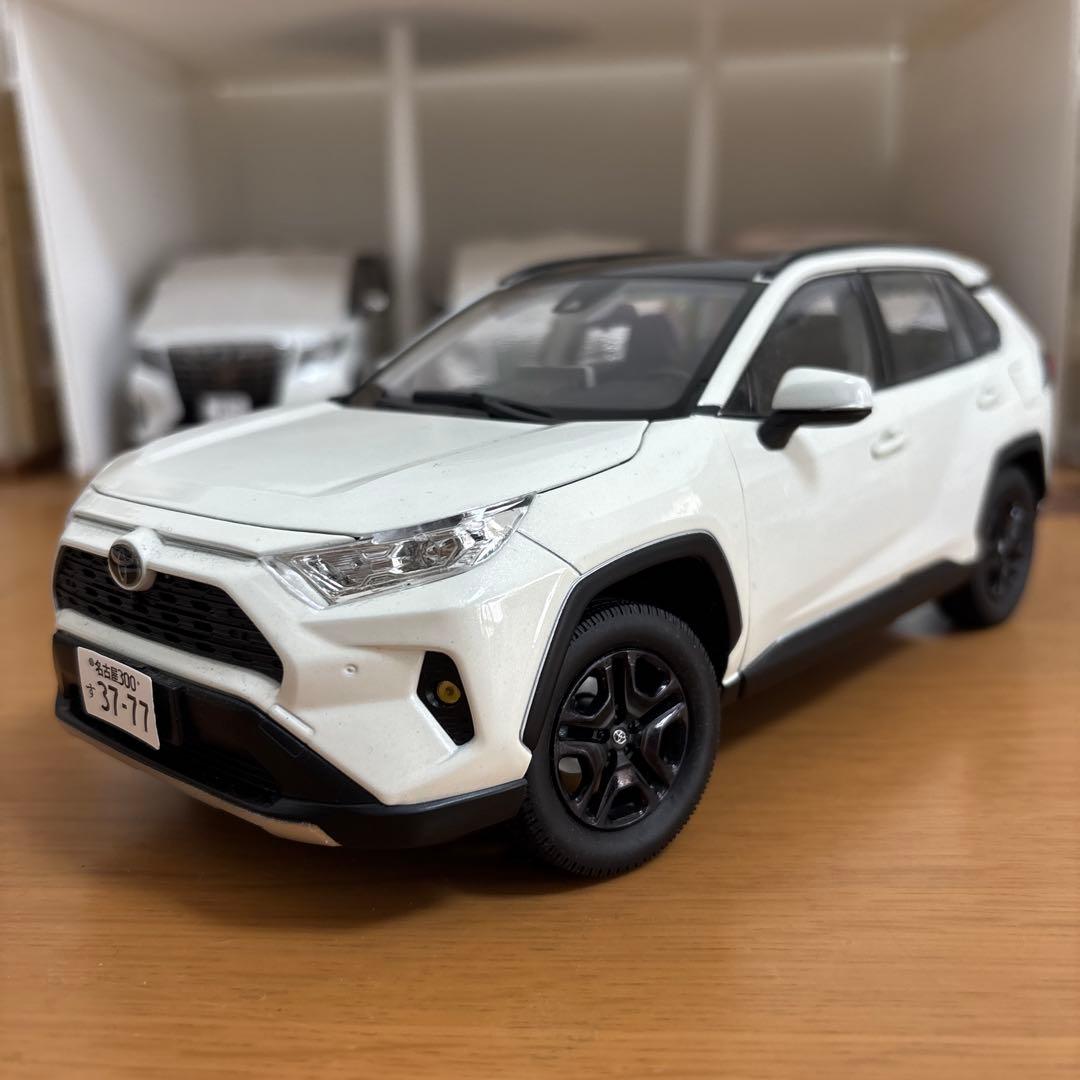 1/18トヨタRAV4模型