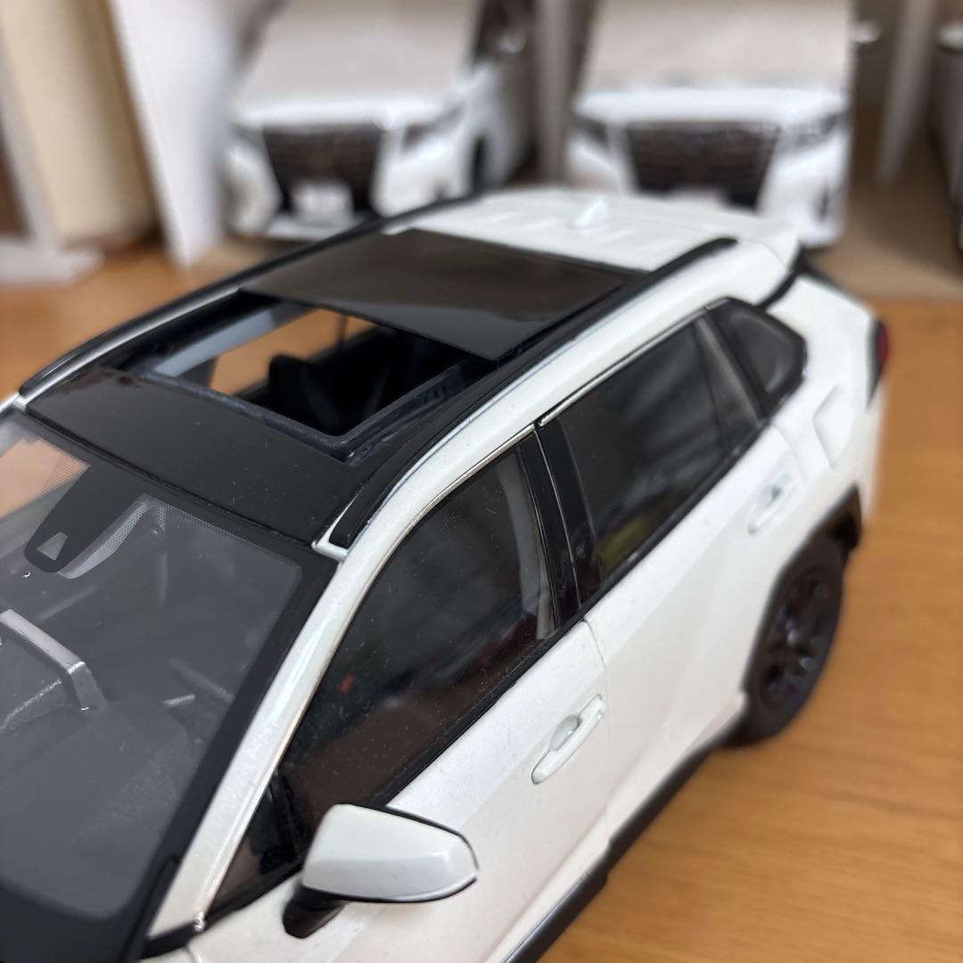 1/18トヨタRAV4模型