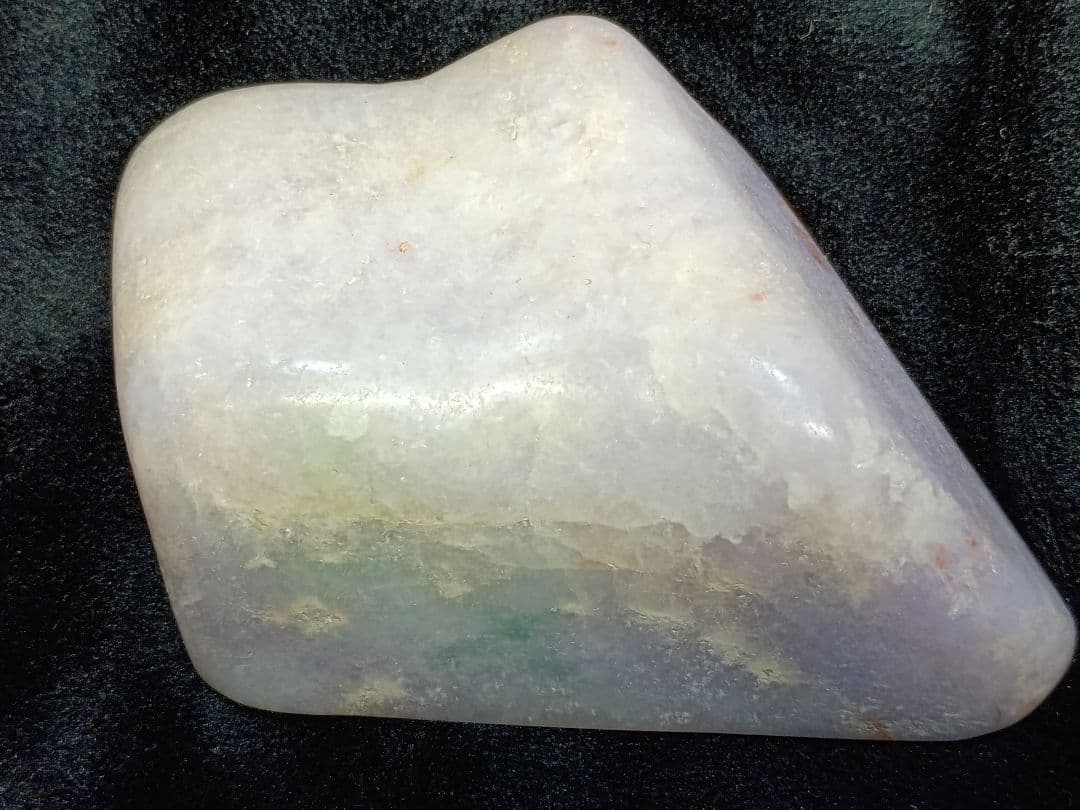 ミャンマー産ラベンダーヒスイ