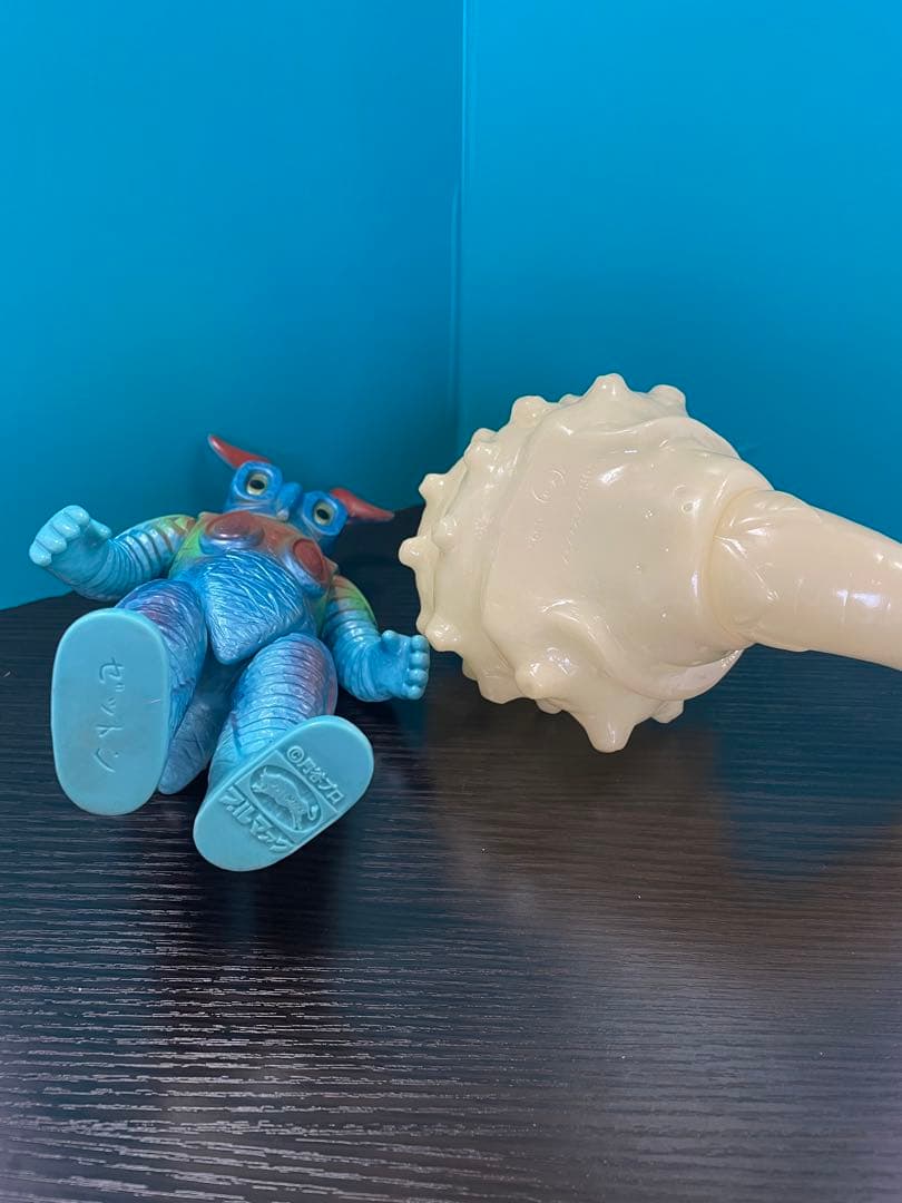 ゼットン　蓄光ゴーガ