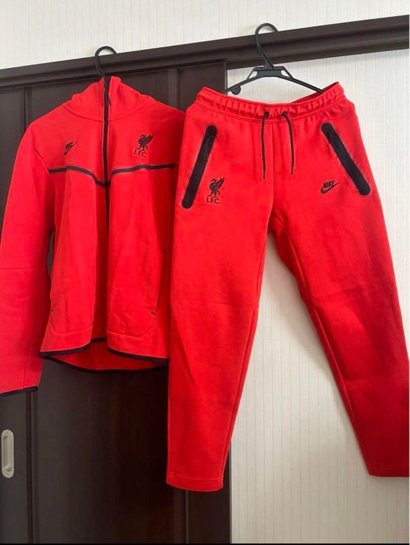 Nike リバプールFC テックフリース レッド