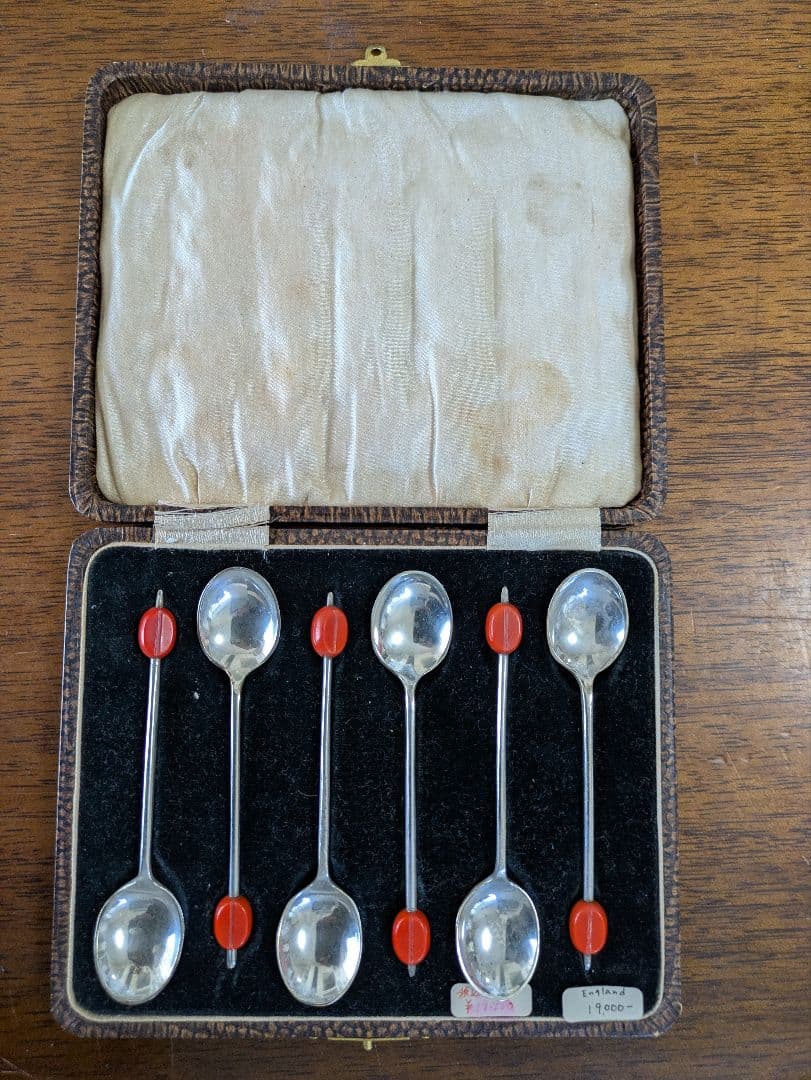 イギリス製 赤いボタン付きスプーン 6本セット