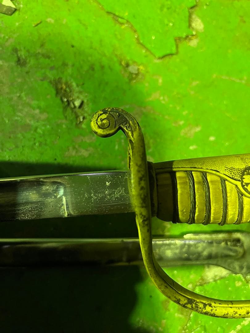 旧日本軍　サーベル　波模様の装飾付き刀　指揮刀　模造刀　儀礼刀　軍刀