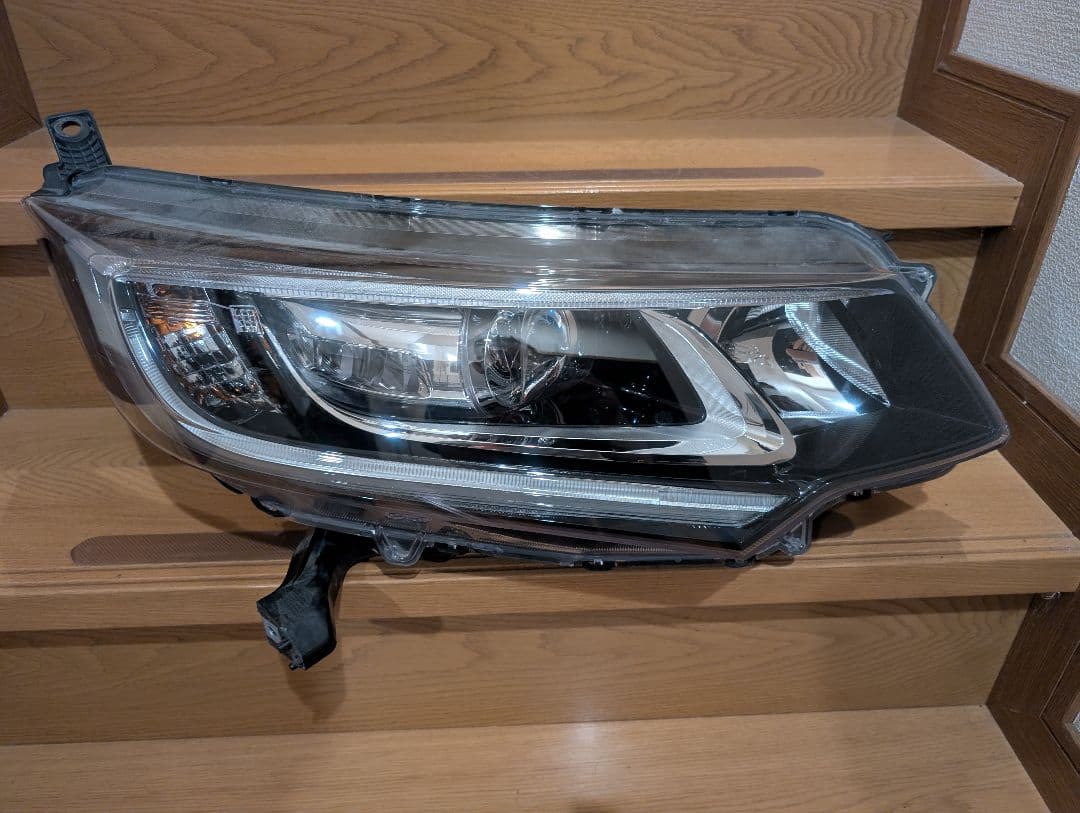 ホンダ　フリード　右　ヘッドライト　GB系