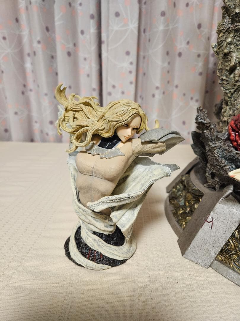 Figurama クレイモア テレサ vs プリシラ 1/6 スタチュー