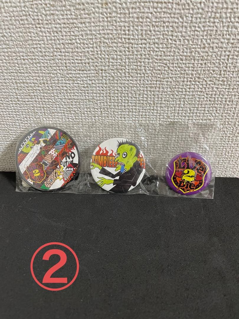 SuGグッズ確認用2　缶バッジとカレンダー