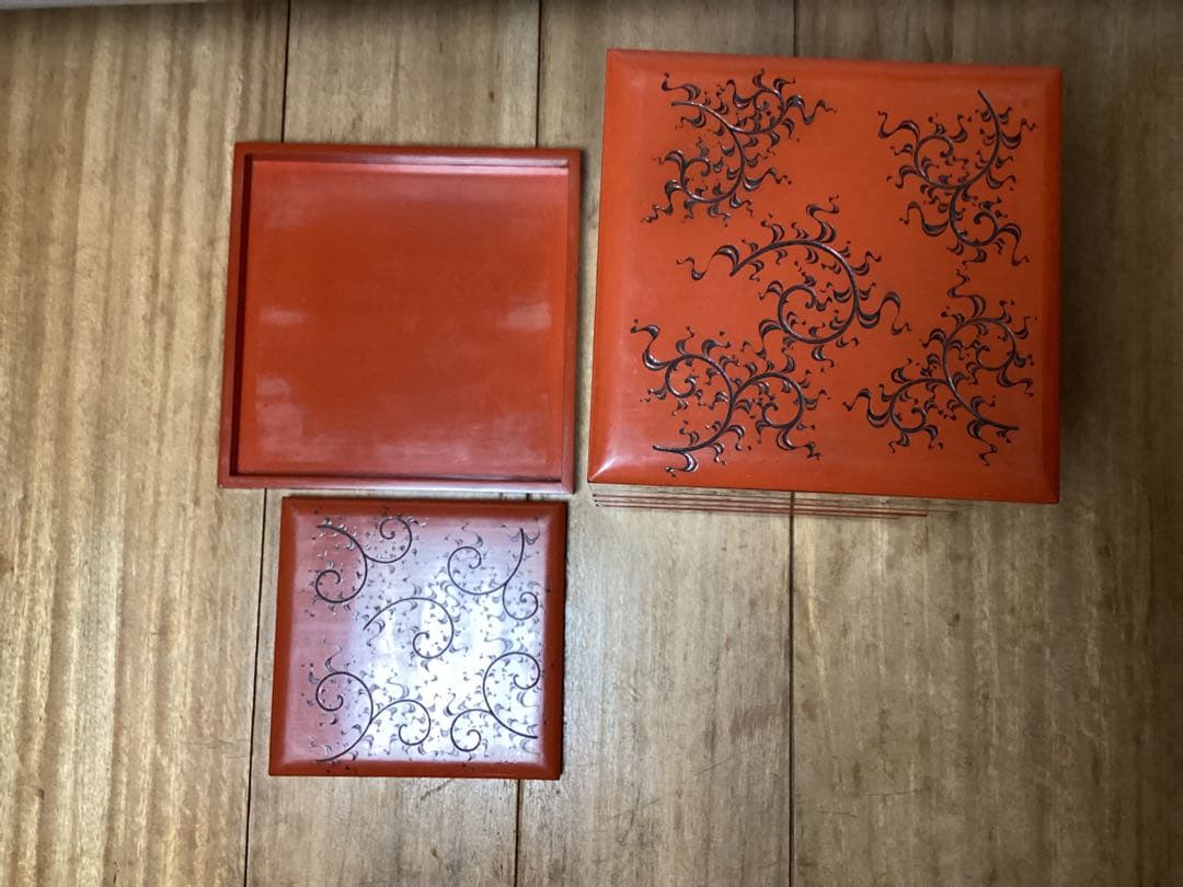 輪島製朱地藻紋刻　五段　重箱　台付　(検) 堆朱　鎌倉彫
