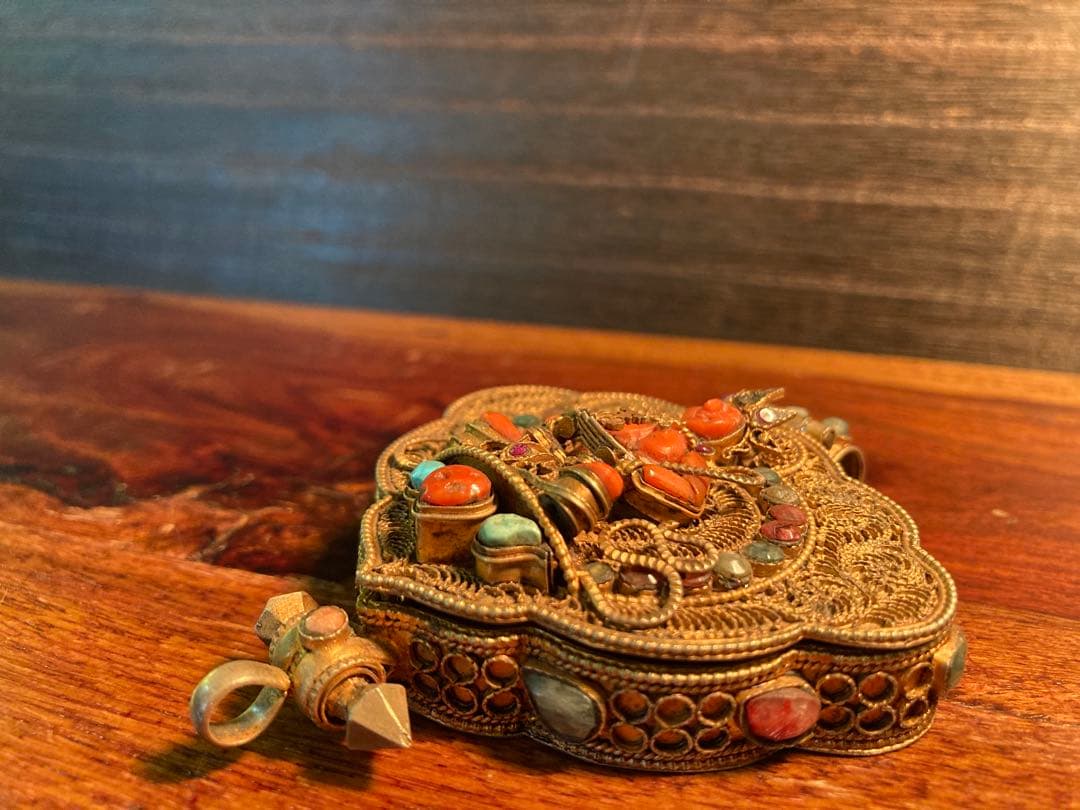 ガウ（Ghau） 仏像細工 チベット密教88g ネパール製