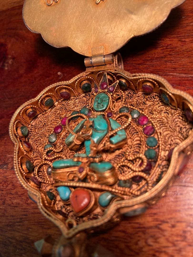 ガウ（Ghau） 仏像細工 チベット密教88g ネパール製