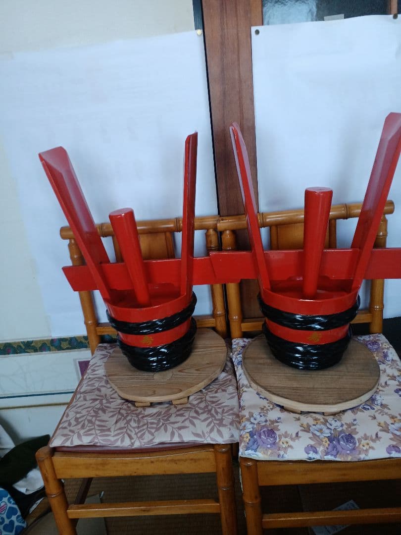 結納に祝い酒５本と一緒に奉納する角樽です。