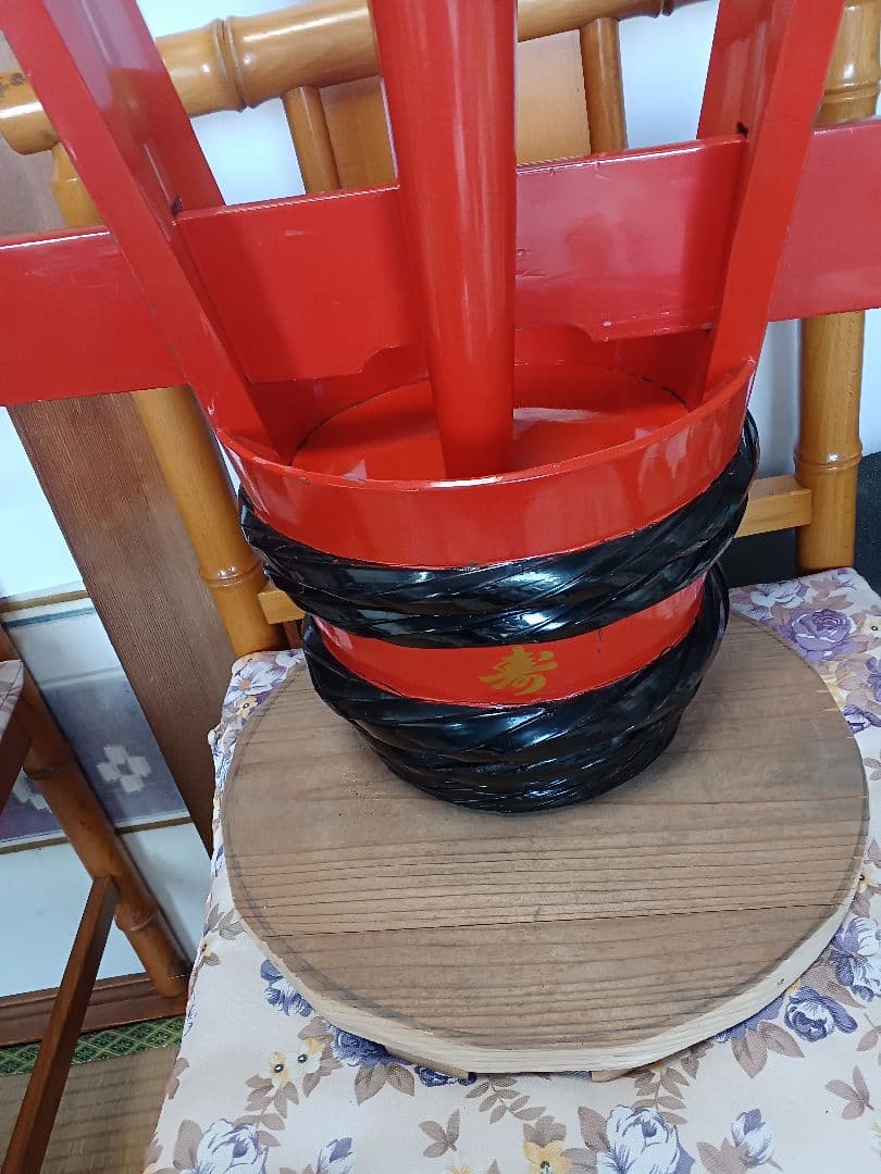 結納に祝い酒５本と一緒に奉納する角樽です。