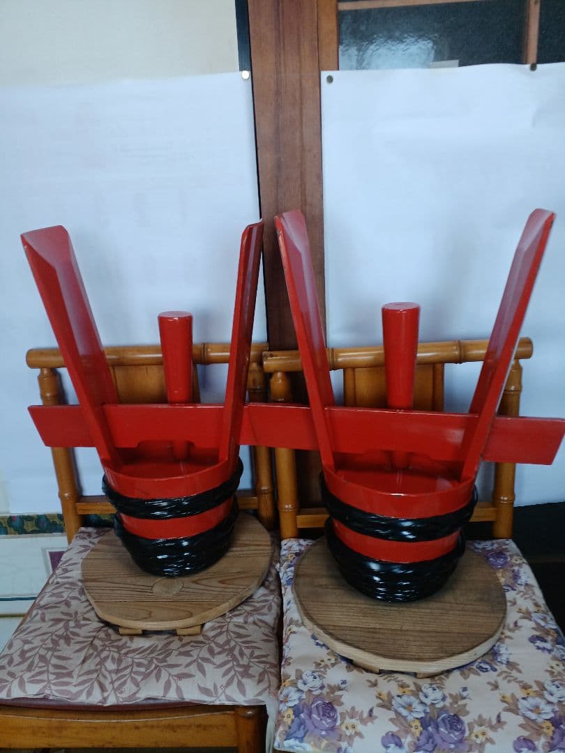 結納に祝い酒５本と一緒に奉納する角樽です。