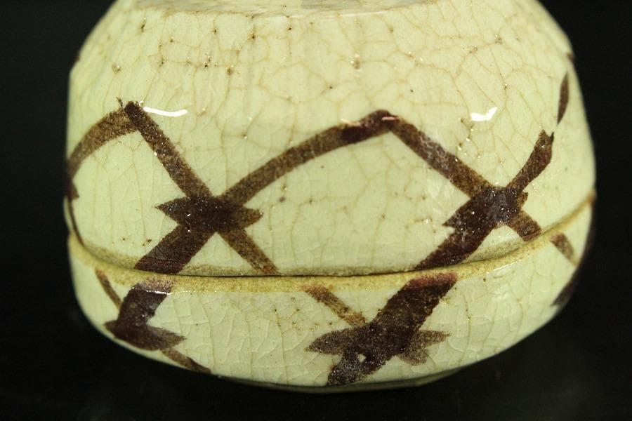 茶道具 絵瀬戸 志野 ハジキ香合 鐡山 共箱 未使用(K-LC667)