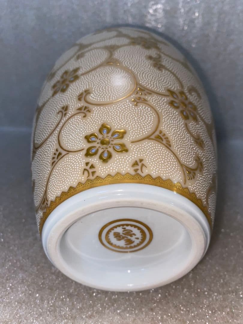 九谷焼 人気作家『仲田錦玉』造 渦打白粒唐草文☆花瓶　花入れ　壺