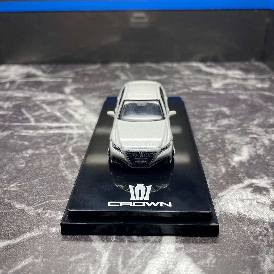 220系クラウンRS ミニカー