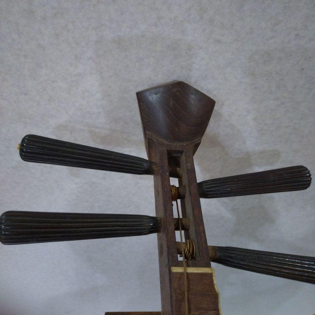 日本のアンティーク 琵琶 撥 弦楽器 和楽器 琵琶 木製　スタンド付き