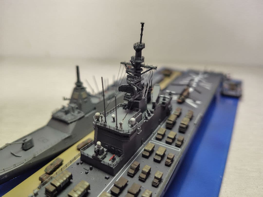 海上自衛隊護衛艦 おおすみ，みくま 1/700 スケール完成模型