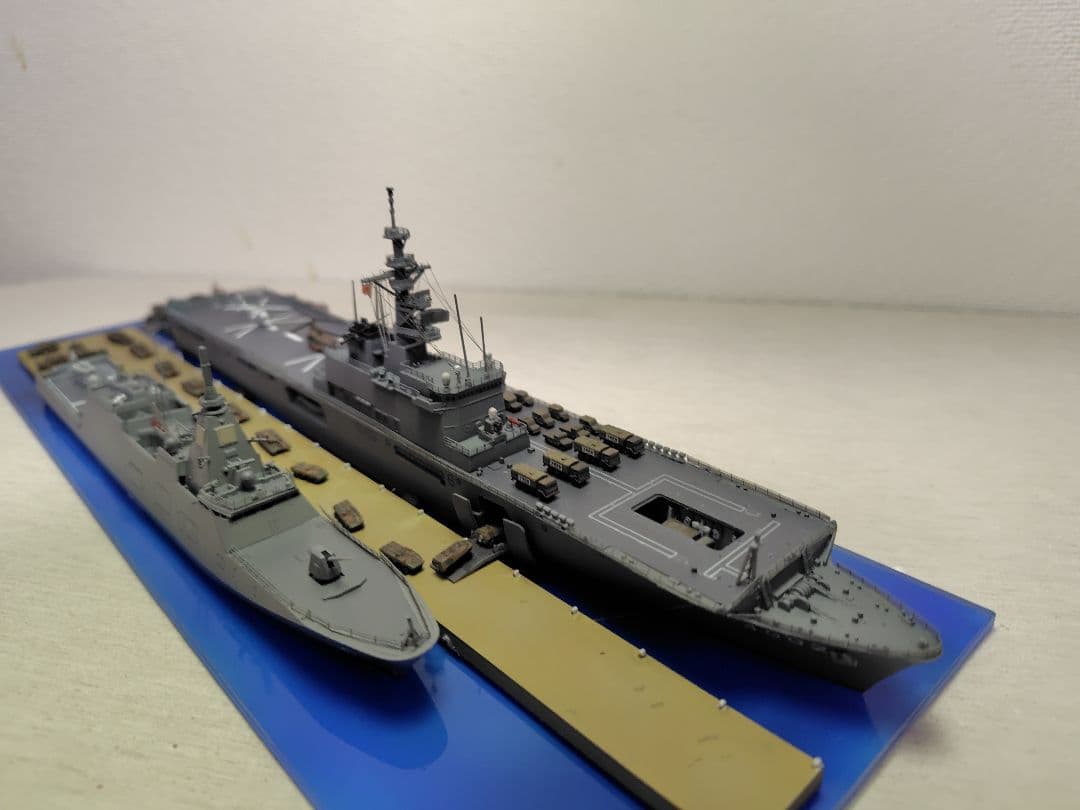 海上自衛隊護衛艦 おおすみ，みくま 1/700 スケール完成模型