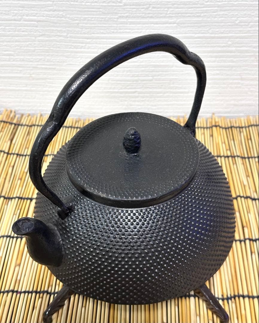 未使用品　南部利祥銘造 １５型アラレ 南部鉄瓶　南部鉄器　鉄瓶