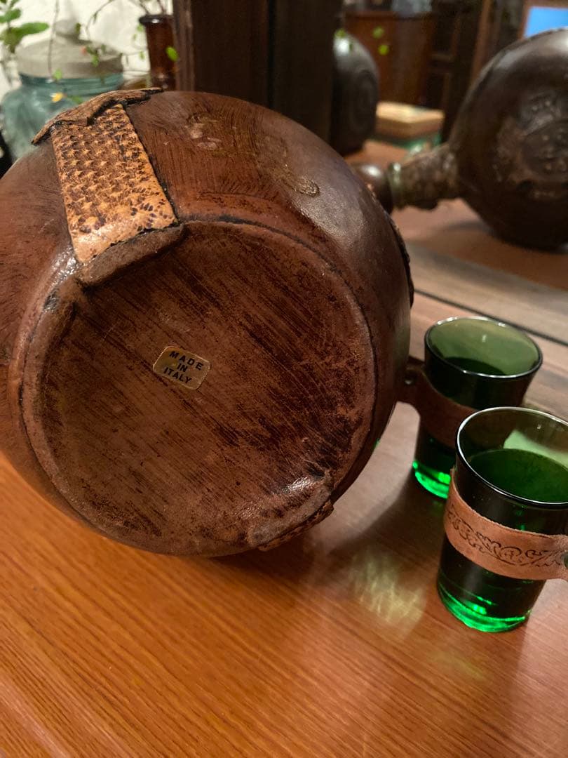 革張り　Italy 瓶　ビン　グラス付き アンティーク　イタリア製　空瓶　骨董