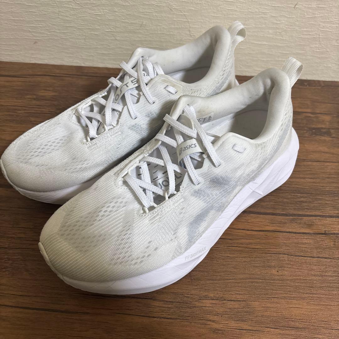 ASICS ランニングシューズ ホワイト ノヴァブラスト5 26.5