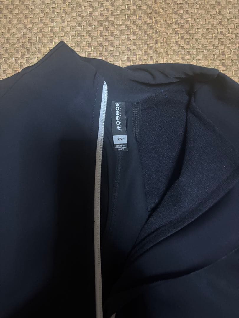 アソス冬用 ブラック/レッド サイクルジャケット