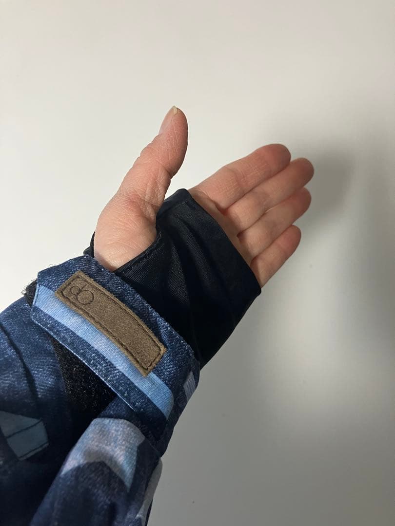 新品未使用　機能性◎ 新品 スノーボードウェア スキーウェア女性用 M （９号）