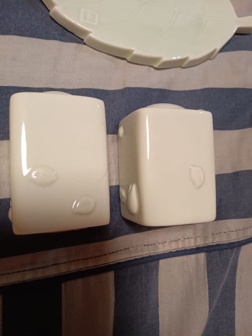 値下げ☆ジブリグッズ　廃盤品☆トトロ陶器ソルトペッパー入れ