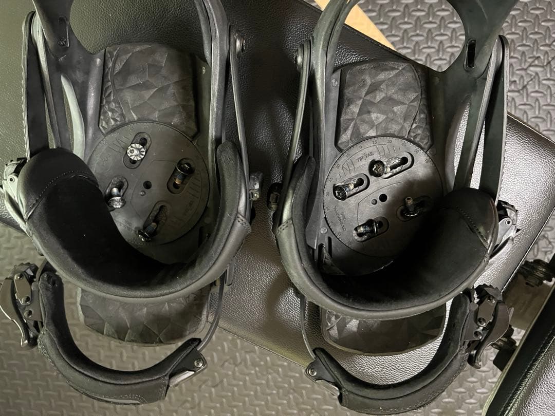 スノーボードビンディング　head Nx One?