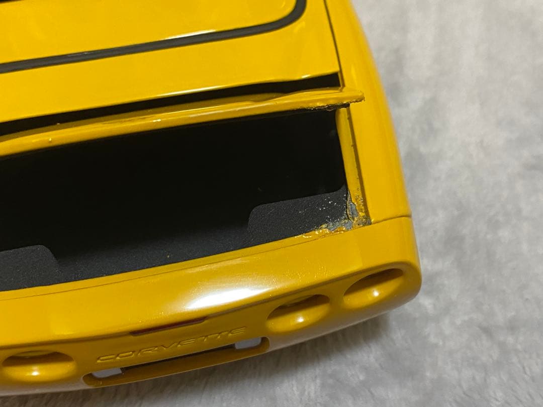 ミニカー UT CHEVROLET CORVETTE 1/18