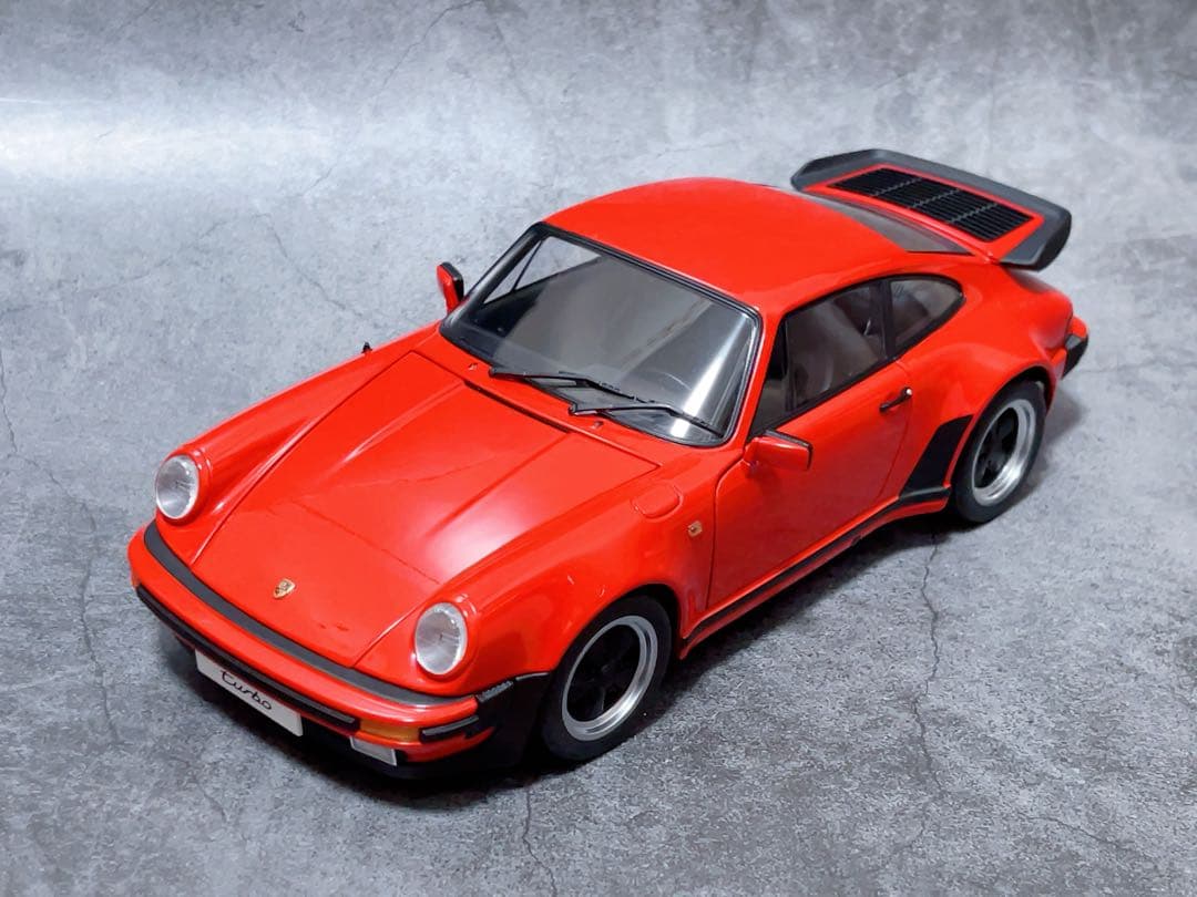 びんぼっちゃま 　AUTOart 1/18 Porscheポルシェ 911