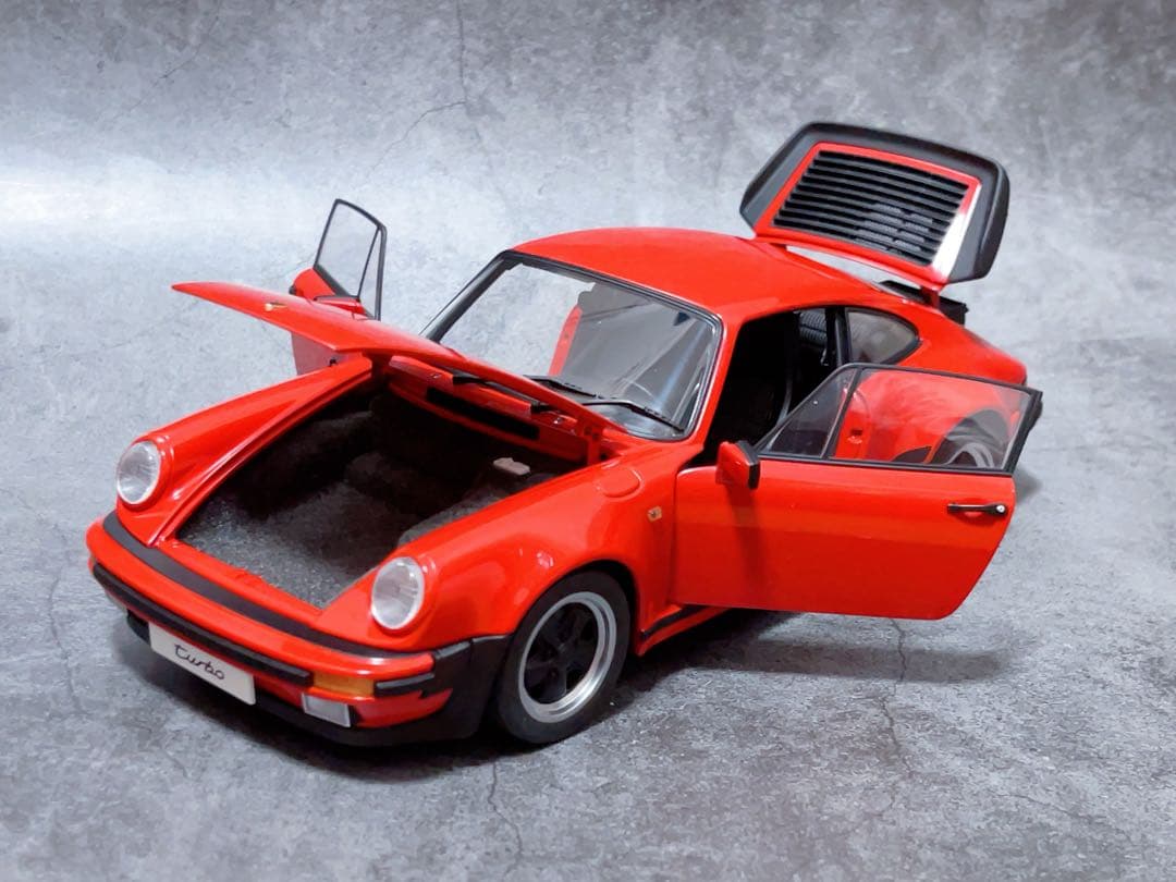 びんぼっちゃま 　AUTOart 1/18 Porscheポルシェ 911