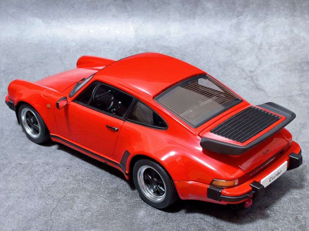 びんぼっちゃま 　AUTOart 1/18 Porscheポルシェ 911
