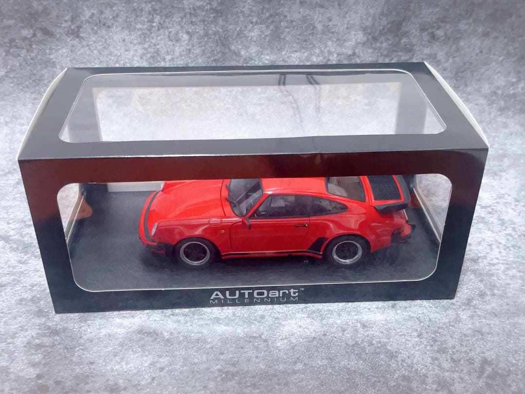 びんぼっちゃま 　AUTOart 1/18 Porscheポルシェ 911