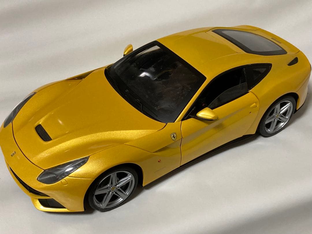 ホットウィールエリート .1/18フェラーリ F12ベルリネッタ イエロー