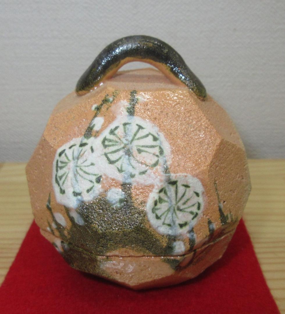 送料込【逢絢亭・新品】茶道具 香合 赤楽 乾山 槍梅の図 佐々木昭楽 共箱入り