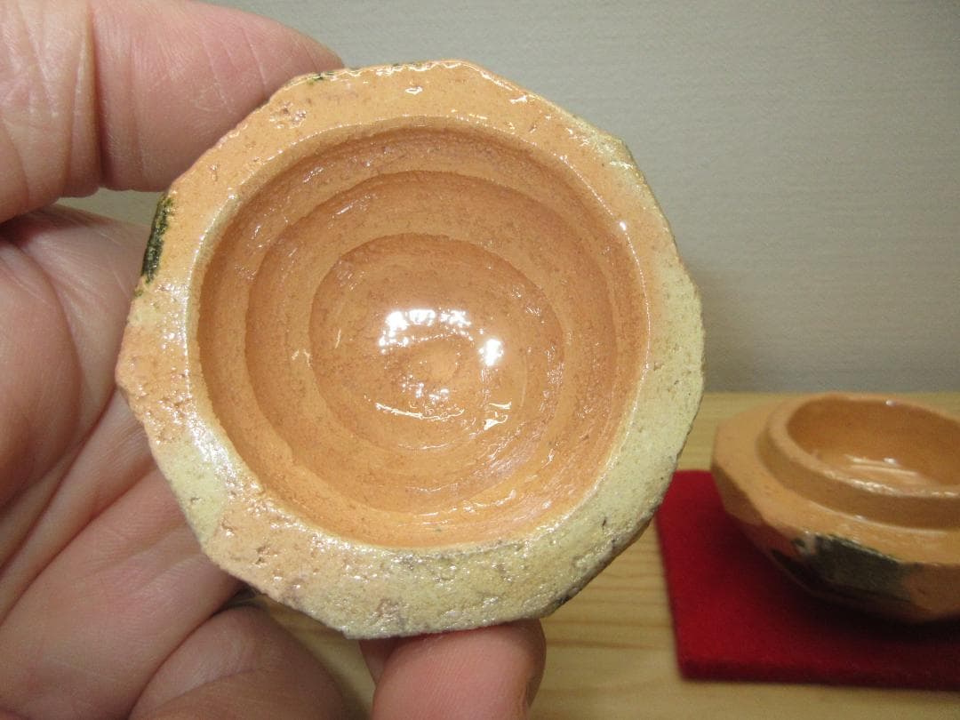 送料込【逢絢亭・新品】茶道具 香合 赤楽 乾山 槍梅の図 佐々木昭楽 共箱入り