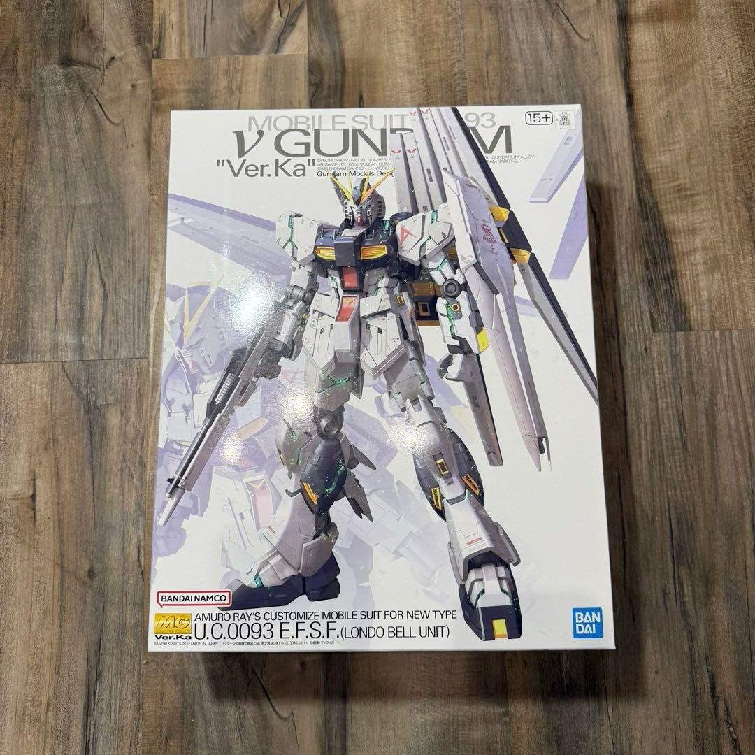 未使用品 1/100 MG RX-93 νガンダム ver.KA ニューガンダム