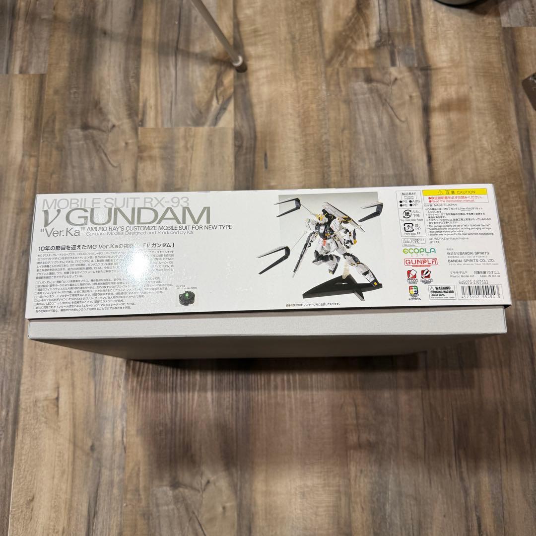 未使用品 1/100 MG RX-93 νガンダム ver.KA ニューガンダム