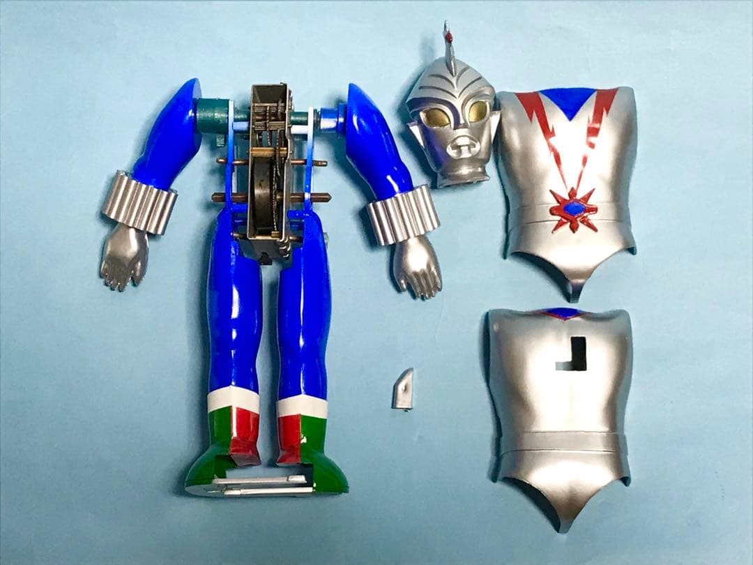 アオシマ　流星人間ゾーン　プラモデル　ゼンマイ動力　塗装済み　ジャンク品　昭和