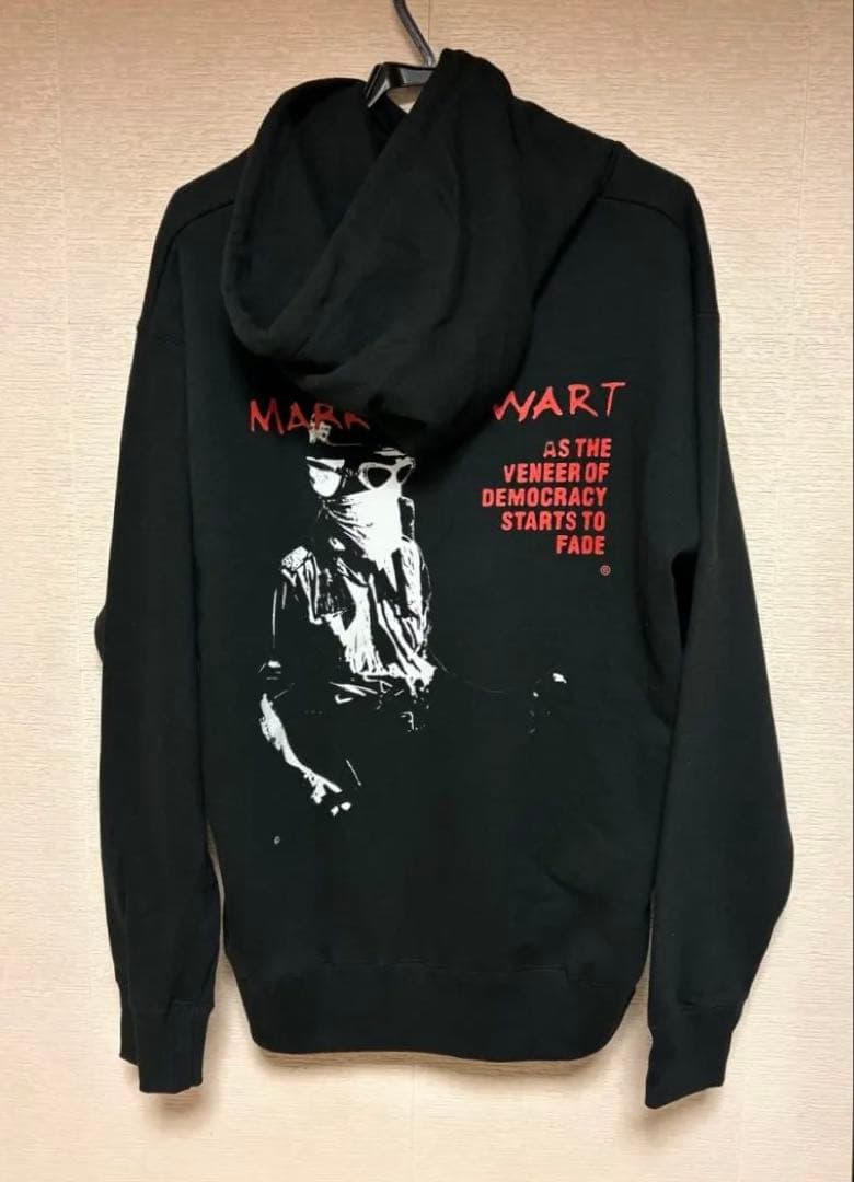 マークスチュワート「As the Veneer of…」パーカー　黒　L