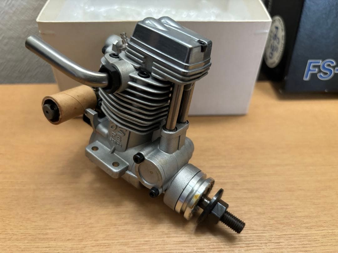 O.S 飛行機用4ストロークエンジン　FS-20 【未使用】希少品
