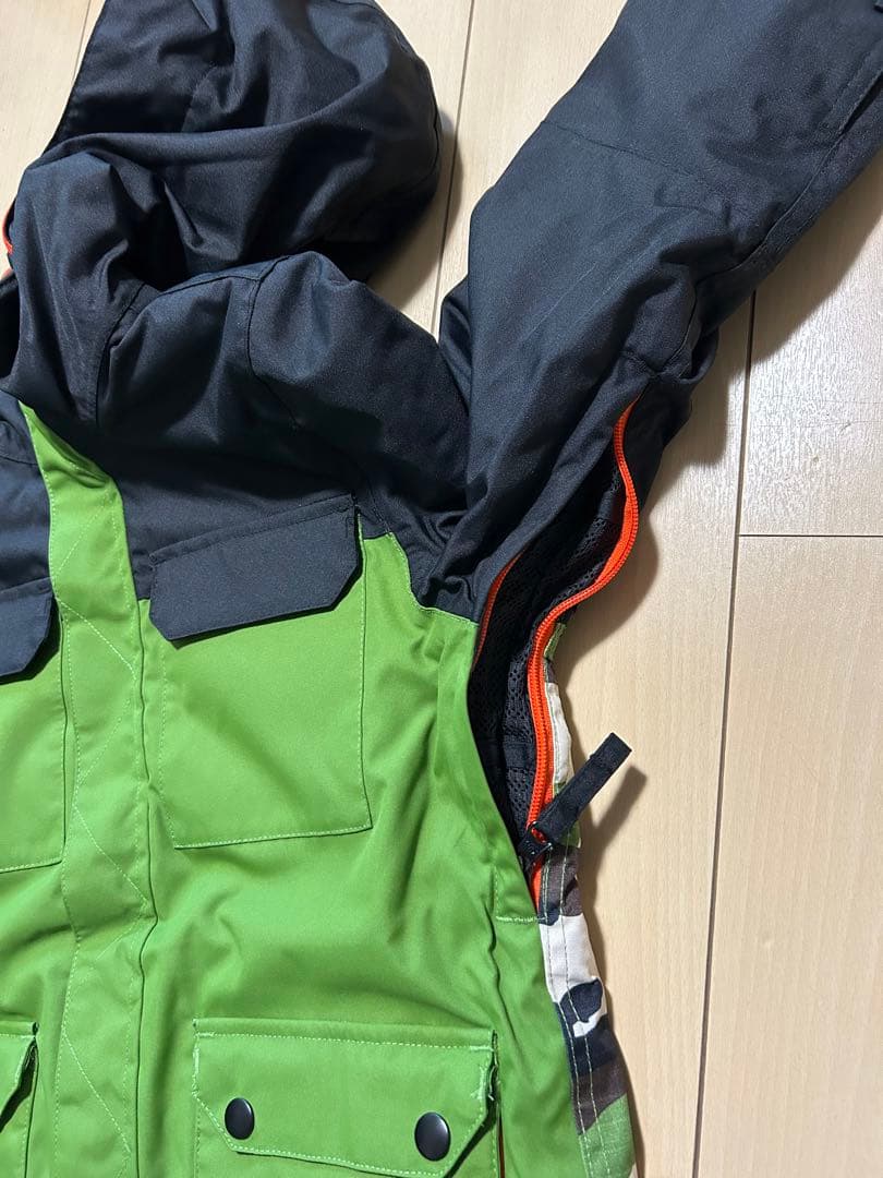 新品　686 子ども用 スノーボードウェア