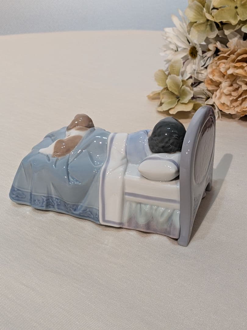 リヤドロ　僕とおねんね　綺麗　男の子　犬　ブルー　睡眠　ビーグル