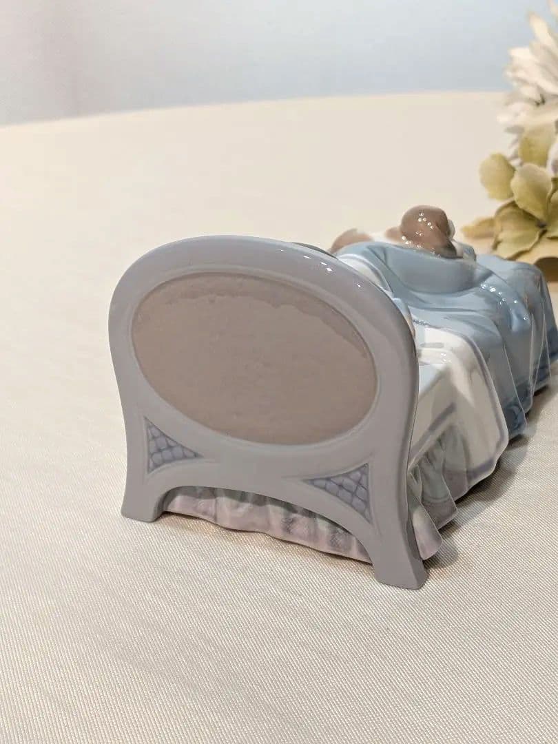 リヤドロ　僕とおねんね　綺麗　男の子　犬　ブルー　睡眠　ビーグル