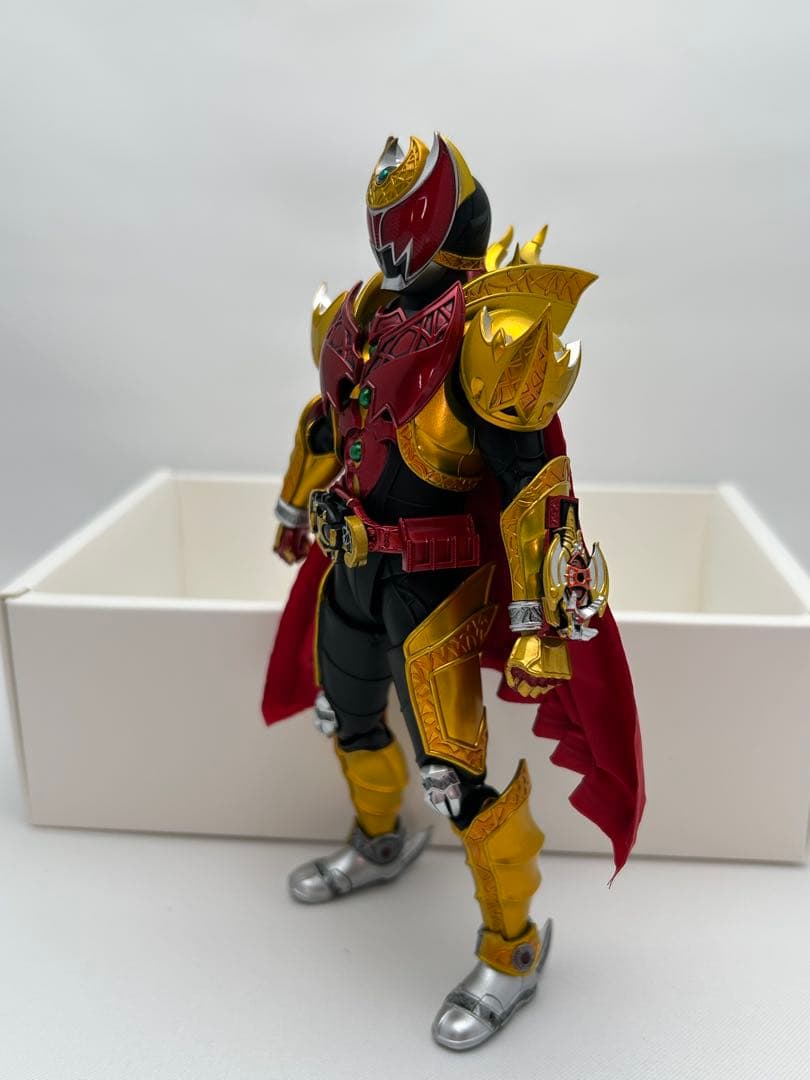 S.H.Figuarts （真骨彫製法） 仮面ライダーキバ エンペラーフォーム