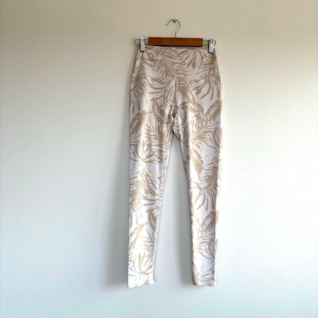 上下セット　SUKALA ヨガウェア　セットアップ　レギンス　カップ付きトップス