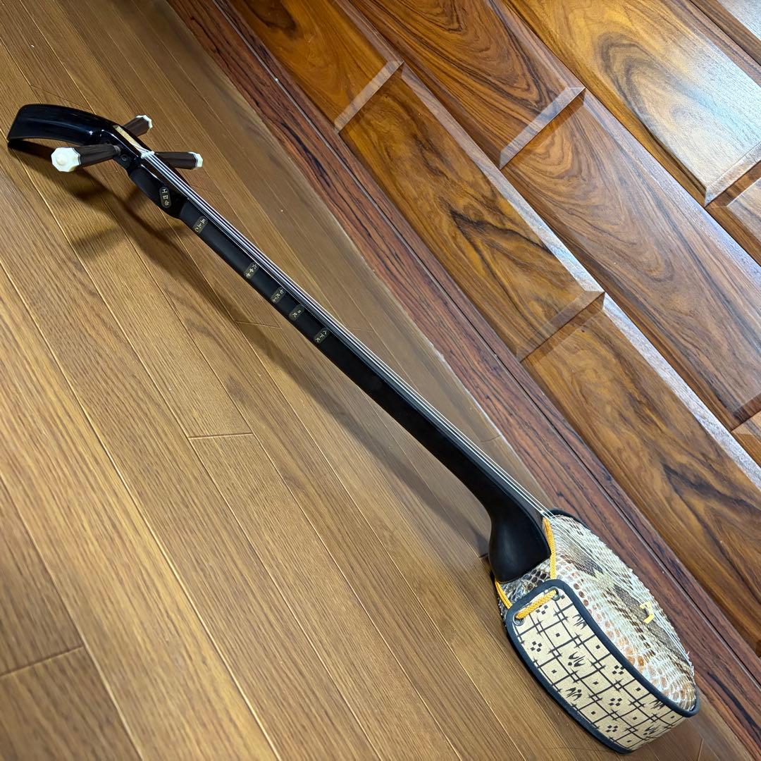 超美品 沖縄三線 三線 蛇皮 民謡 和楽器 沖縄