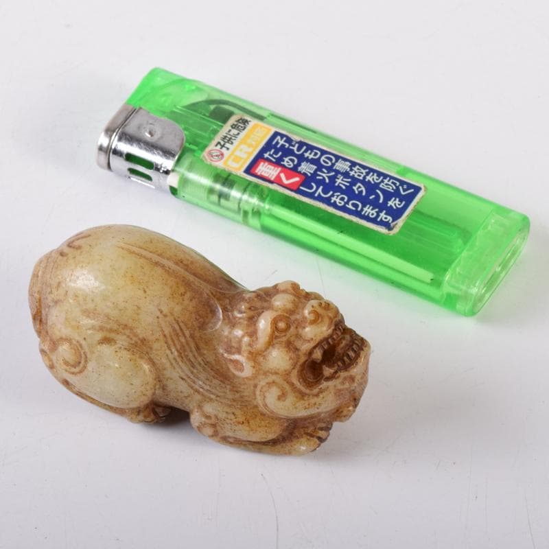 中国　玉石彫刻　獅子　神獣　根付　紙鎮　置物　C　7992E
